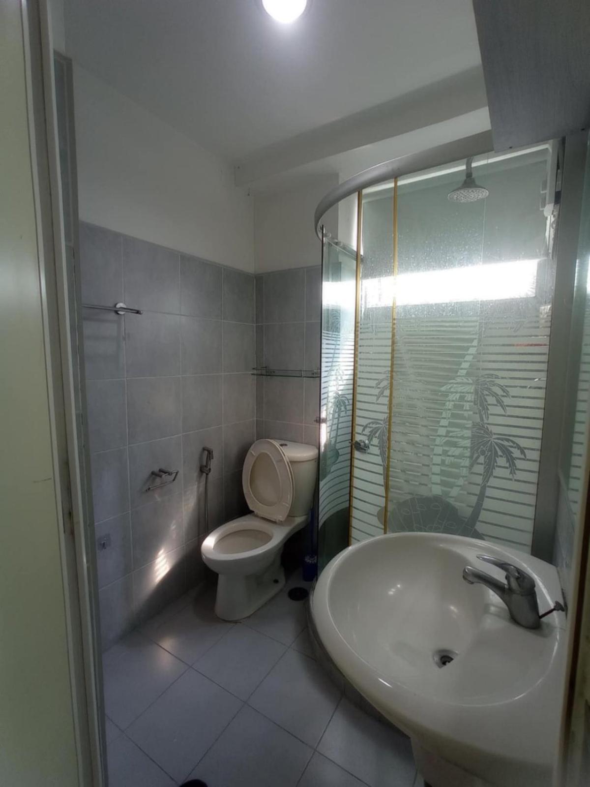 Elizabeth Condostaycation Sea Residences Place * Manila