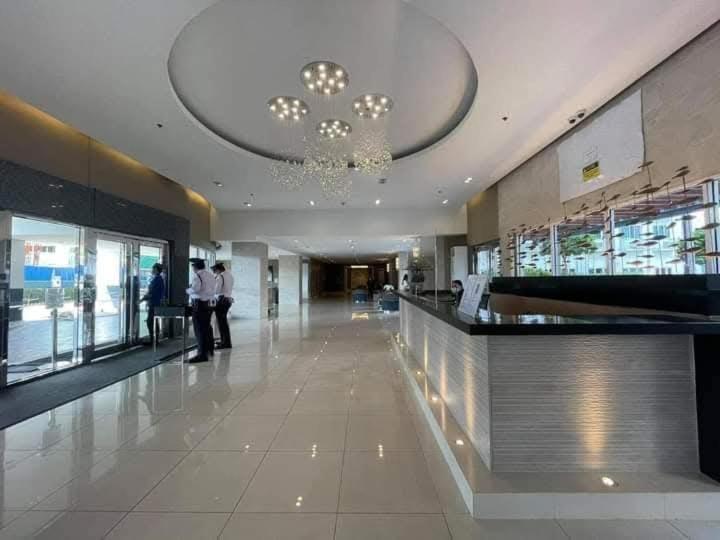 Elizabeth Condostaycation Sea Residences Place Apartment Manila
